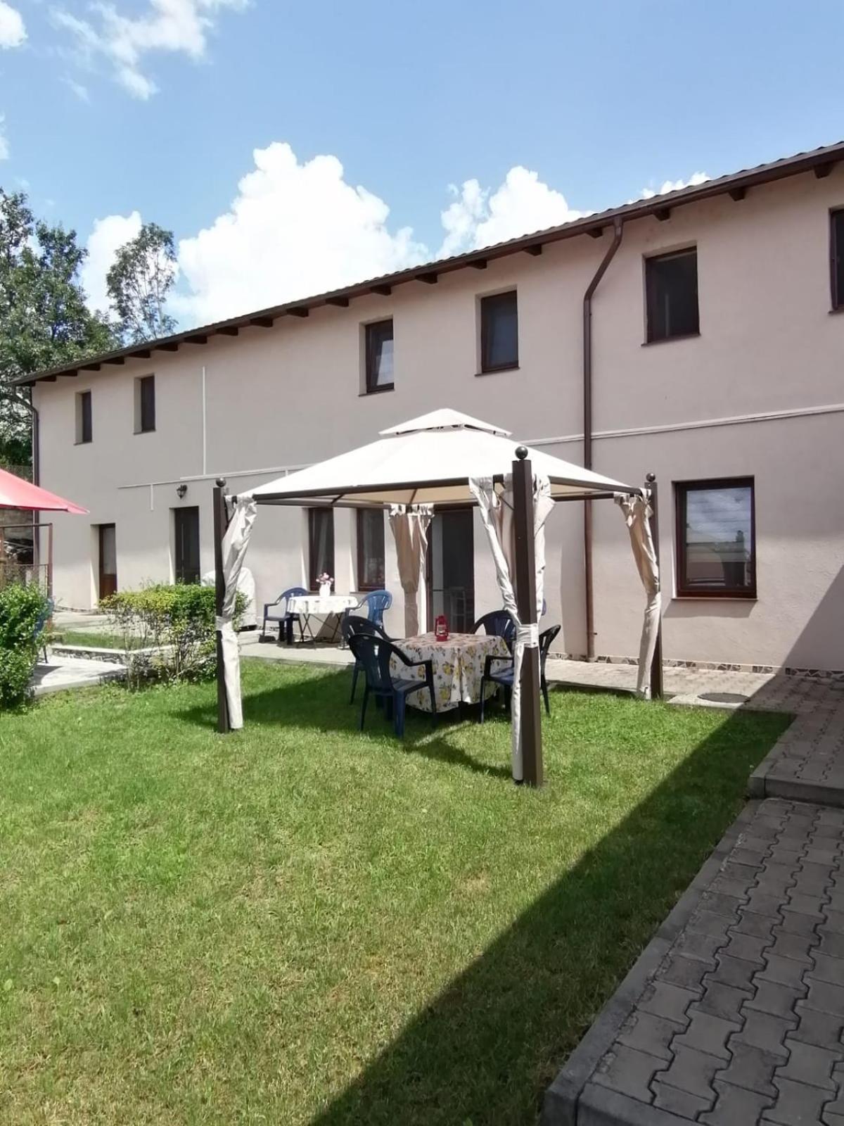Casa Bunicii Hotel Sasca Montană Exterior photo